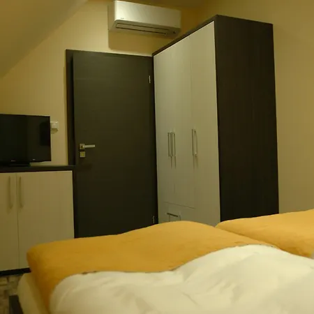 Apartments Viktor Apartment *